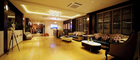 Coin salon dans le hall