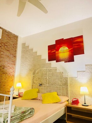In-room safe, iron/ironing board, free WiFi, bed sheets - Europe station rooms (Parma)