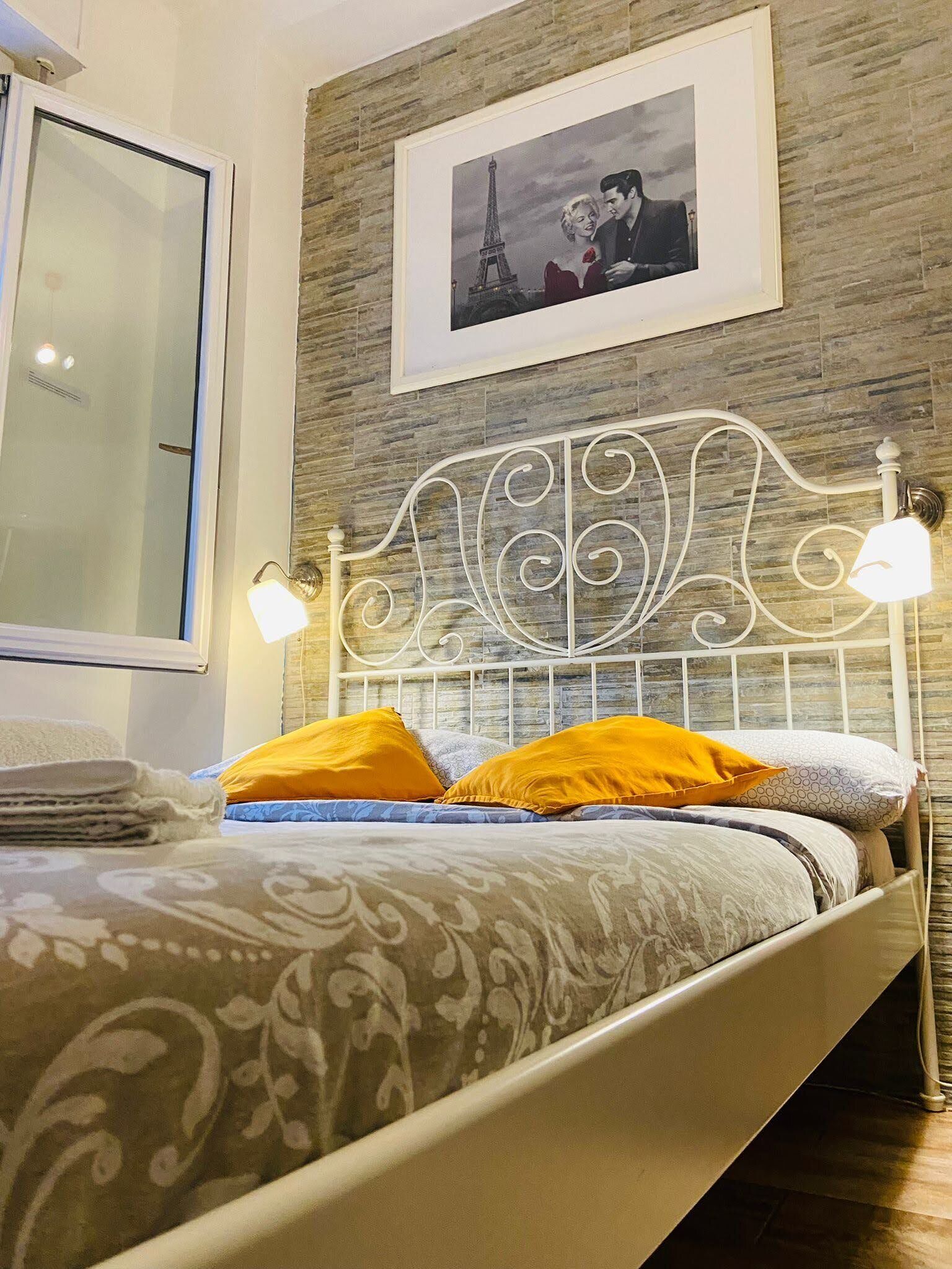 Economy Double Room | In-room safe, iron/ironing board, free WiFi, bed sheets