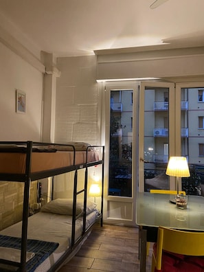 In-room safe, iron/ironing board, free WiFi, bed sheets - Europe station rooms (Parma)