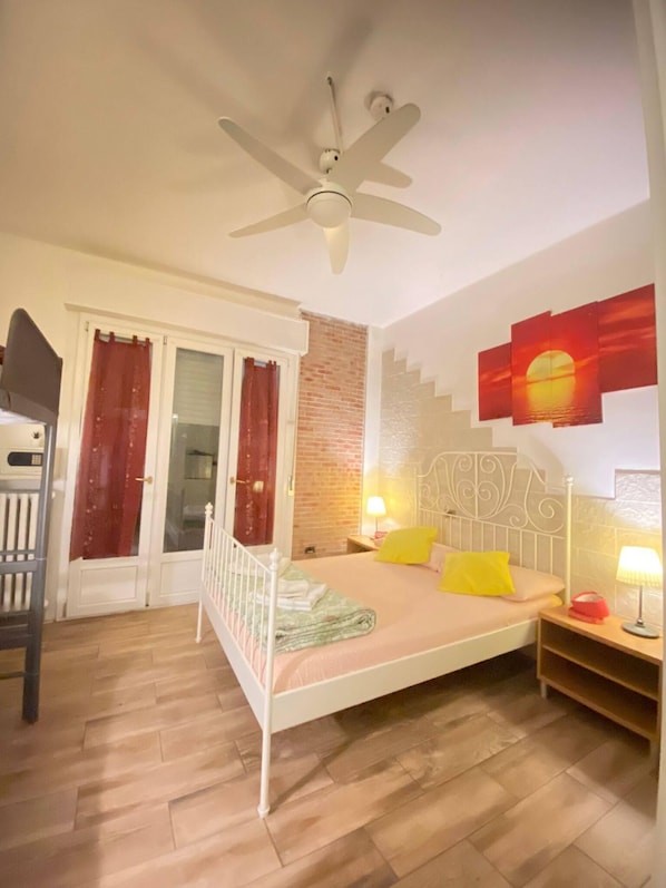 Habitación cuádruple Confort | Caja de seguridad en la habitación y tabla de planchar con plancha 