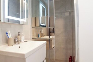 Dusche, Haartrockner, Seife