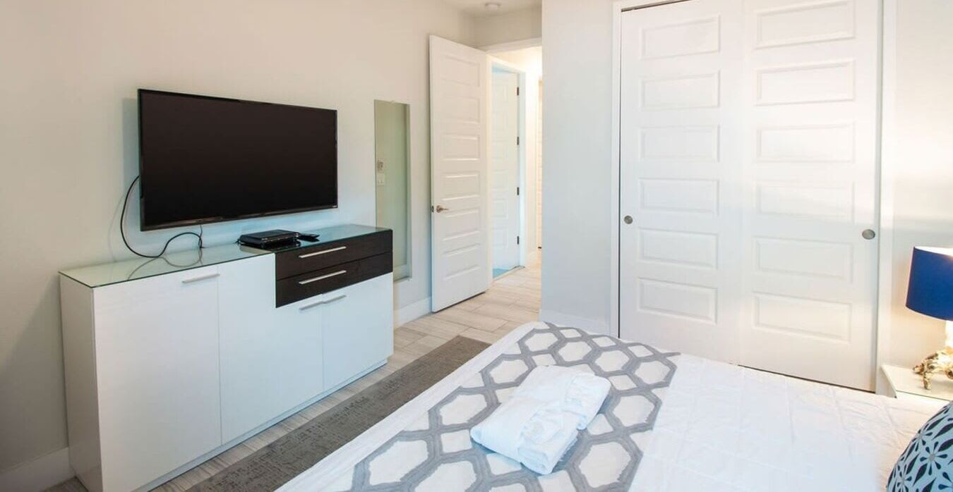 9 bedrooms, in-room safe, iron/ironing board, free WiFi
