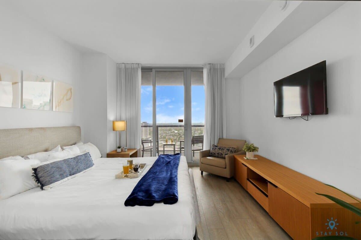1 dormitorio, tabla de planchar con plancha, cuna de viaje y wifi