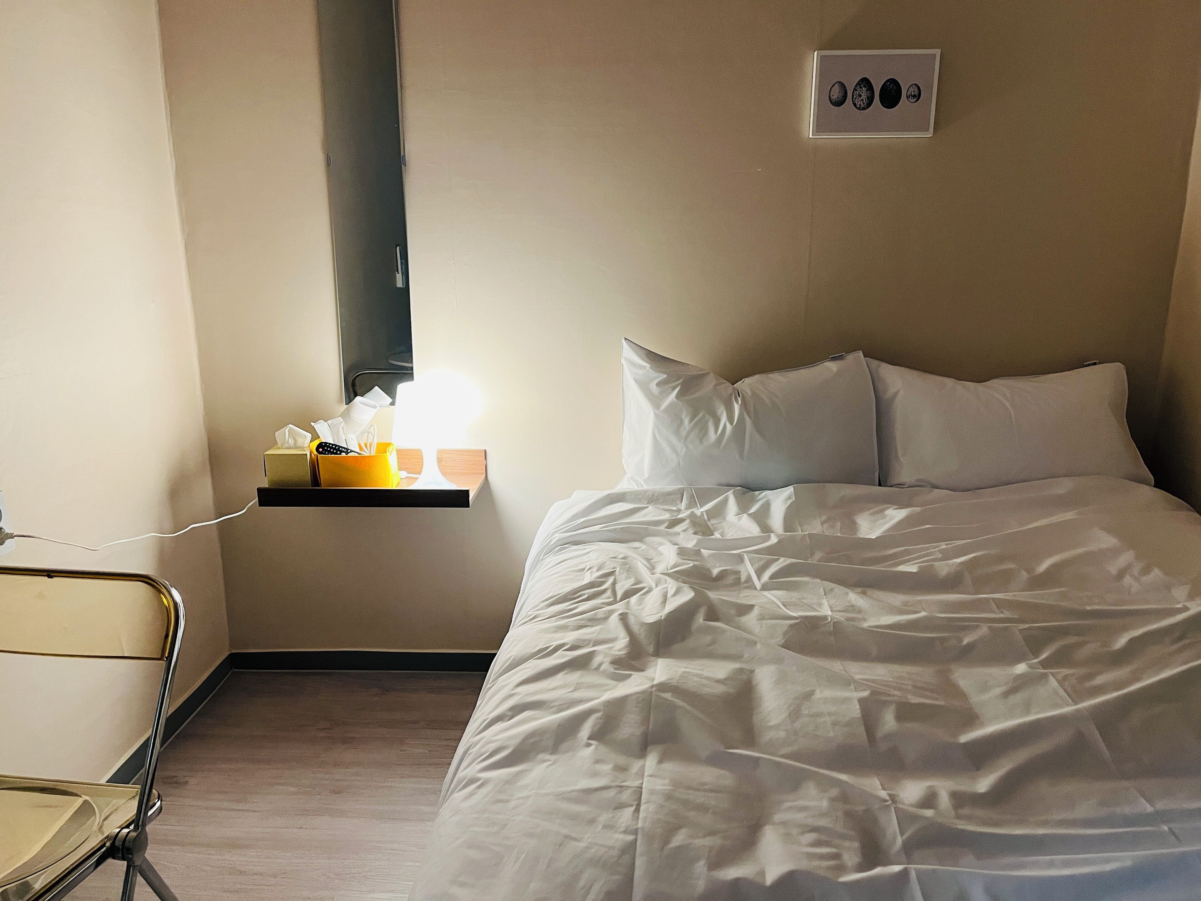 Hochwertige Bettwaren, Betten mit Memory-Foam-Matratzen, Schreibtisch