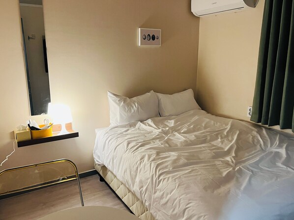 Basic Double Room, 1 Queen Bed, Non Smoking, Private Bathroom
