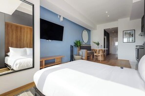 1 habitación, tabla de planchar con plancha, cuna de viaje y wifi 