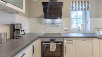 Kühlschrank, Mikrowelle, Ofen, Geschirrspüler