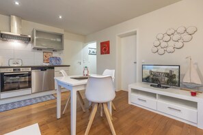 Fridge, microwave, oven, stovetop - Vacation apartment "Lüttje Tide" for up to 2 people (Nordstrand)
