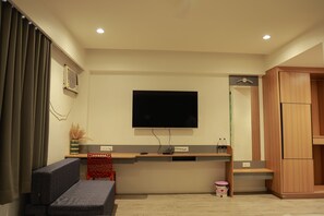 Quadruple Room | Living area