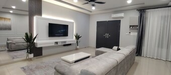 Spacious 4-bedroom house in cool Kluang, Johor with AC, WiFi, NETFLIX, autogate