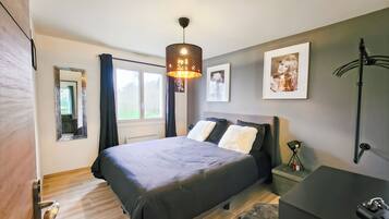 3 makuuhuonetta, silitysrauta/-lauta, vauvan matkasänky, ilmainen Wi-Fi