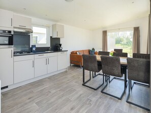 Microwave, oven, dishwasher, highchair - Beautiful private villa for 6 people with WIFI, TV and terrace (Borsele)