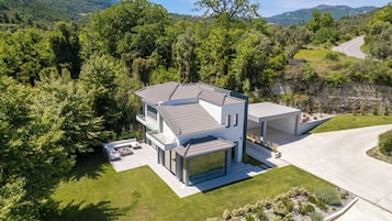 Villa, 3 Bedrooms, Mountain View | 2 bedrooms, soundproofing, iron/ironing board