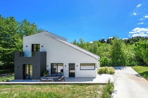 Villa, 2 Bedrooms, Mountain View | Garden view