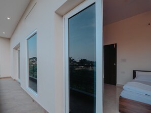 9 bedrooms, WiFi, bed sheets