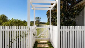 Property grounds - Surfside, TOP NOTCH, Par EXCELLENCE (WOOLI)