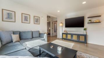 Smart TV, computer monitors