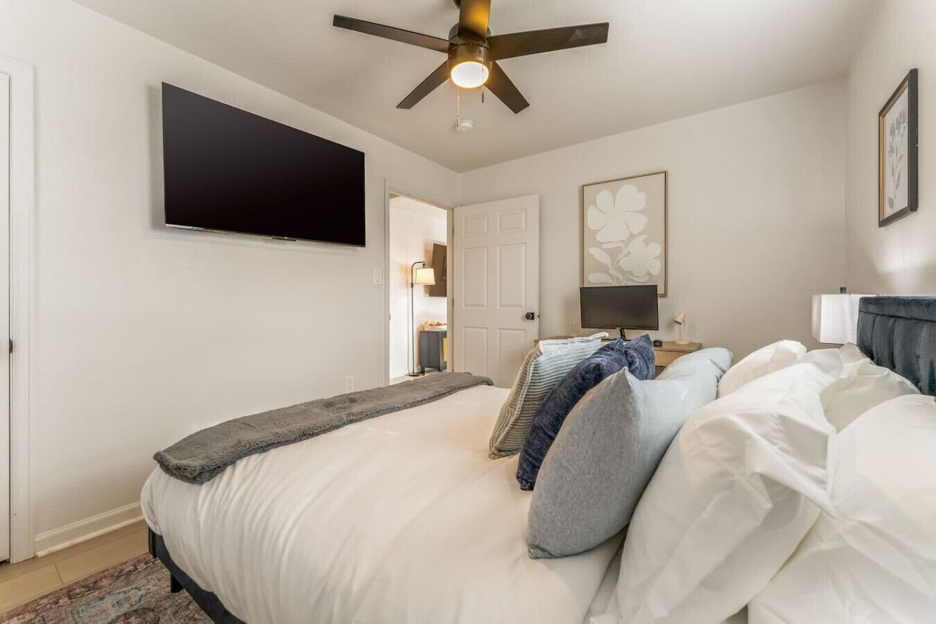 2 bedrooms, desk, iron/ironing board, free WiFi