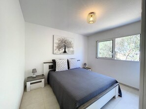 1 bedroom - T2 apartment in a residence with swimming pool (CALVI)