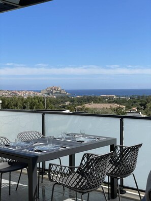 Outdoor dining - Magnificent T2 overlooking the bay of Calvi (CALVI)