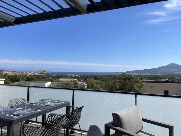 Outdoor dining - Magnificent T2 overlooking the bay of Calvi (CALVI)