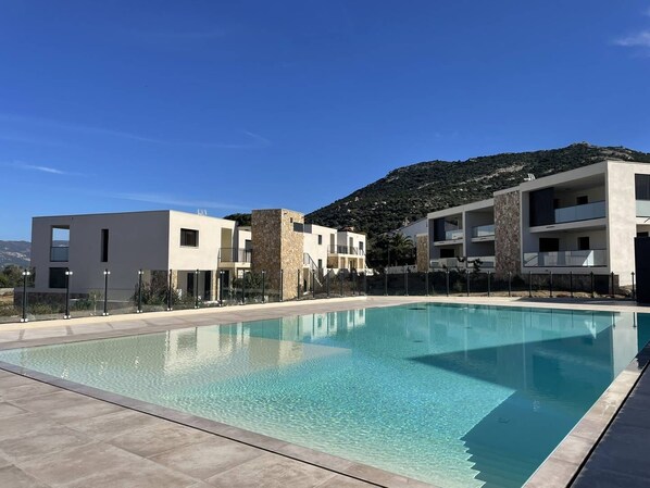 Pool - Apartment with sea view and citadel (CALVI)