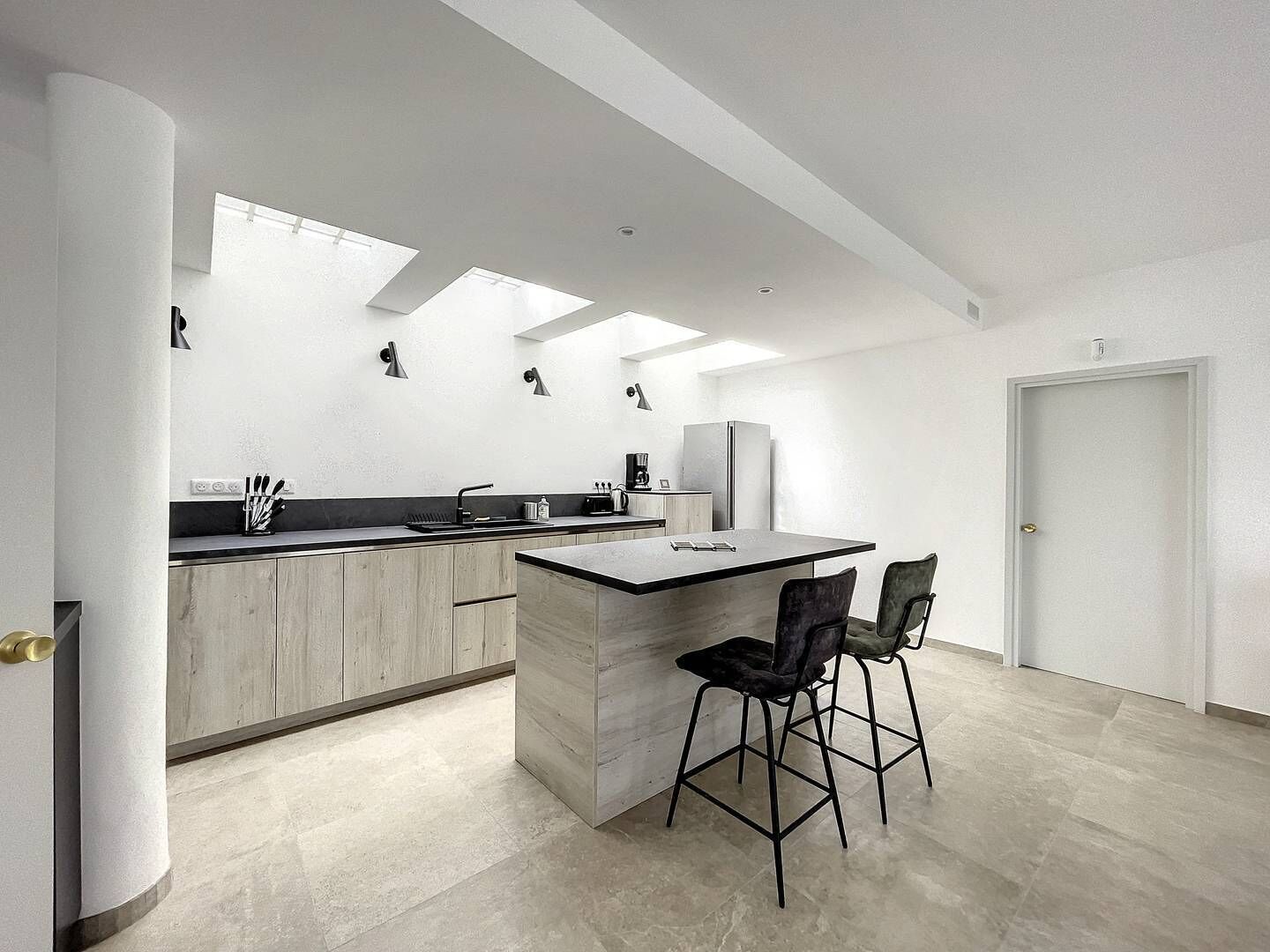 Fridge, microwave, dishwasher, toaster