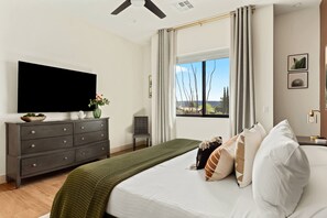 6 bedrooms, desk, iron/ironing board, travel crib - Modern Vortex by 5 Seasons Homestays (Sedona)