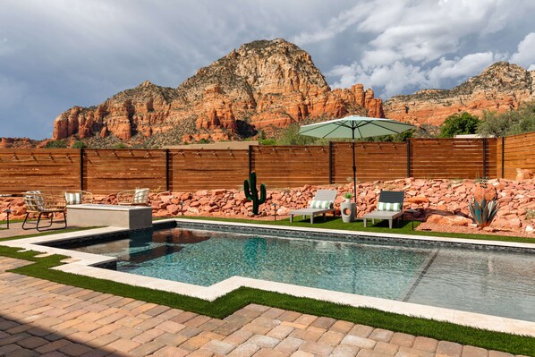 Una piscina cubierta, una piscina climatizada
