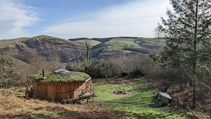 Property grounds - Rustic Eco-lodge With Stunning Views & Dogsok (Machynlleth)