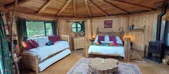 Rustic Eco-lodge With Stunning Views & Dogsok