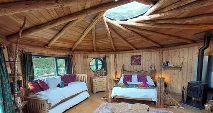Rustic Eco-lodge With Stunning Views & Dogsok