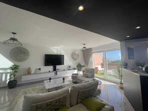 TV