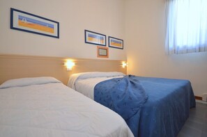 1 bedroom, bed sheets