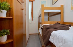 2 bedrooms, bed sheets