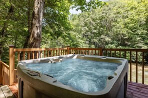 Tina de hidromasaje al aire libre