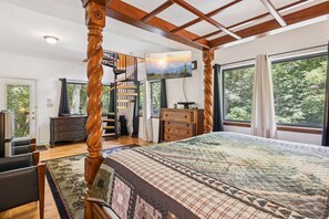 2 bedrooms, free WiFi, bed sheets - Hideaway at the River by Beyond Expectations: 2BR Cabin w/ Hot Tub & Game Room (Sevierville)