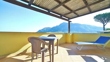Habitación Deluxe, vista al mar | Terraza o patio