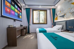 Comfort Double or Twin Room | Desk, laptop workspace, free WiFi - Holiday Panda Hotel (Chengdu)