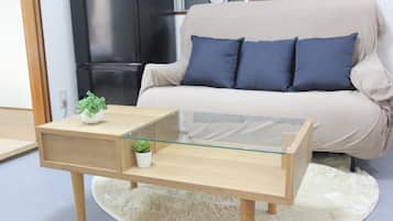 Business Triple Room, Multiple Beds, Non Smoking (202) | Living area