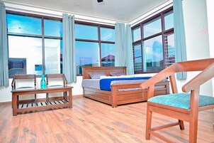 Deluxe-Maisonette, Stadtblick | Kostenloses WLAN, Bettwäsche