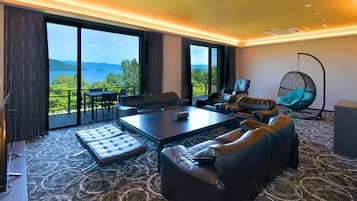 In-room safe, free WiFi