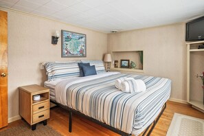 3 bedrooms, WiFi, bed sheets, wheelchair access