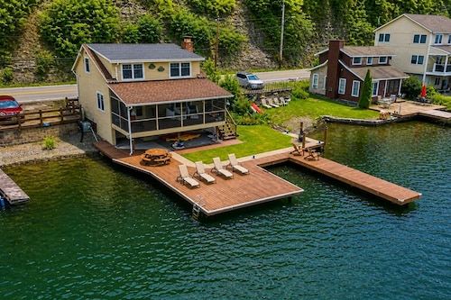 Canandaigua Lakefront | 5 Mins to Naples | Dock