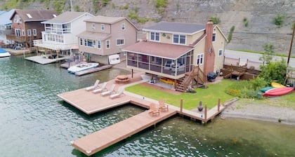 Canandaigua Lakefront | 5 Mins to Naples | Dock