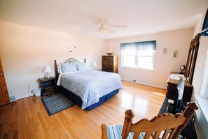 4 soverom, strykejern/-brett, wi-fi (inkludert) og sengetøy