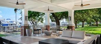 Tryon Riverfront Inn New Bern, Tapestry