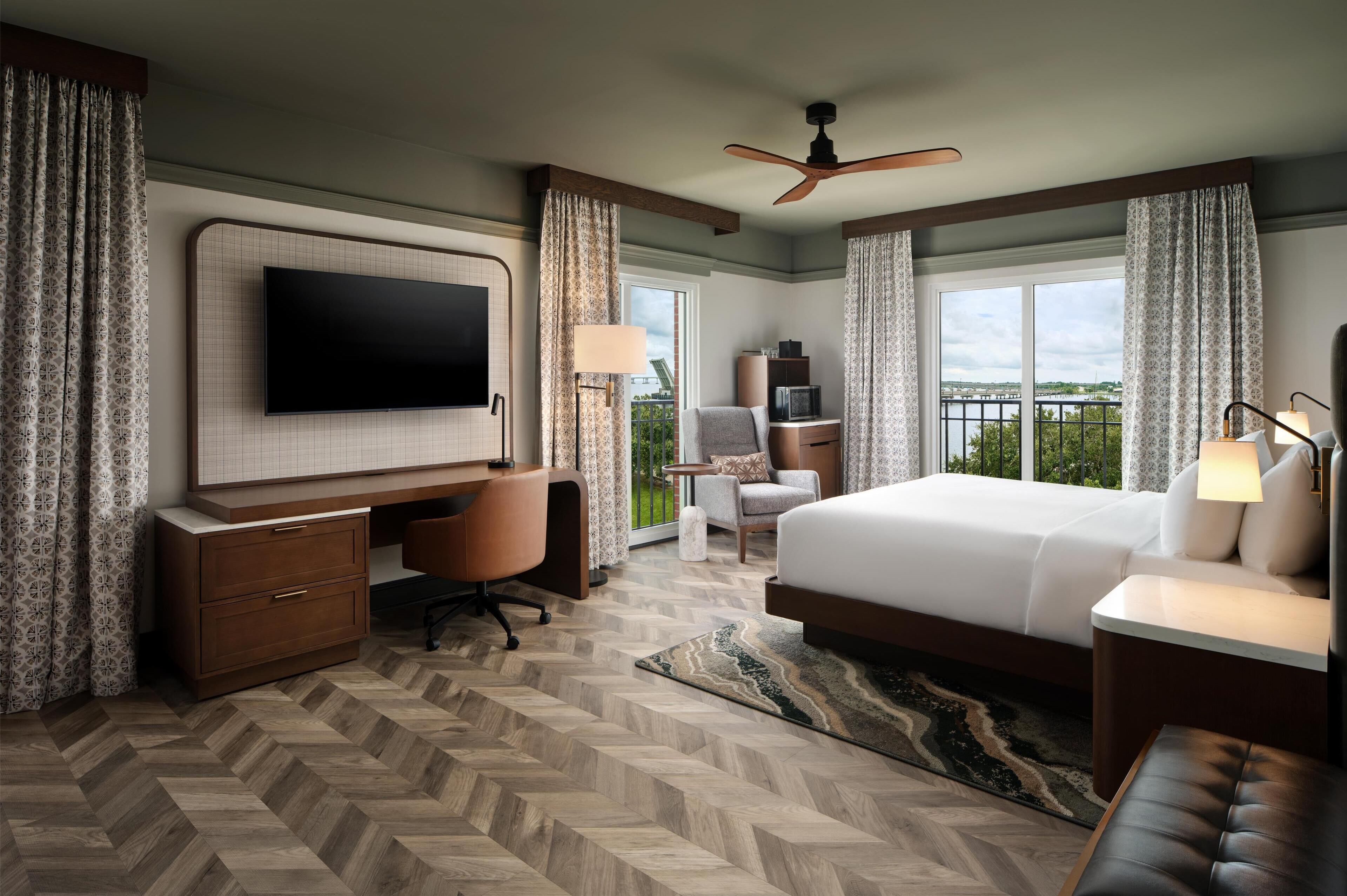 Room, 1 King Bed (Water View)