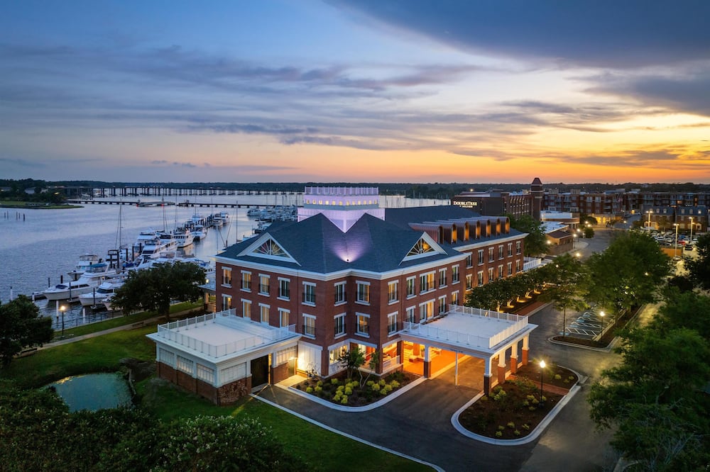 Tryon Riverfront Inn New Bern, Tapestry